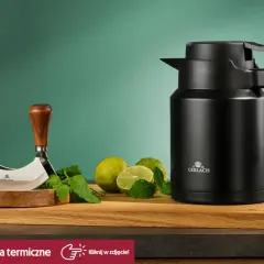 Czarny termos Gerlach z drewnianą rączką, siekacz do ziół i limonki. Czy termos można myć w zmywarce? Sprawdź nasze naczynia termiczne.
