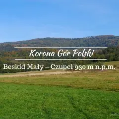Beskid Mały – Czupel 930 m n.p.m. to jeden z punktów Korony Gór Polski. Zielone łąki i zalesione wzgórza.