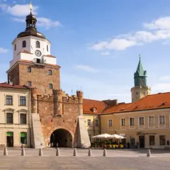 Brama Krakowska i Rynek Starego Miasta w Lublinie. Idealne miejsca, by zobaczyć historię miasta.