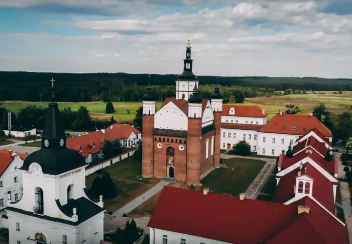 Klasztor w Supraślu, wspaniałe miejsce, które warto zobaczyć w Białymstoku i okolicach. Architektura zachwyca!