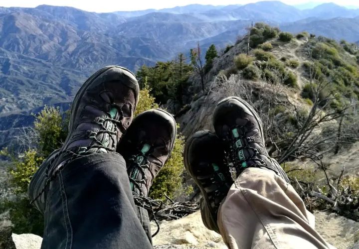 Wygodne buty trekkingowe, idealne na wędrówkę po górach. Zastanawiasz się, jakie buty w Tatry wybrać? Te sprawdzą się świetnie!