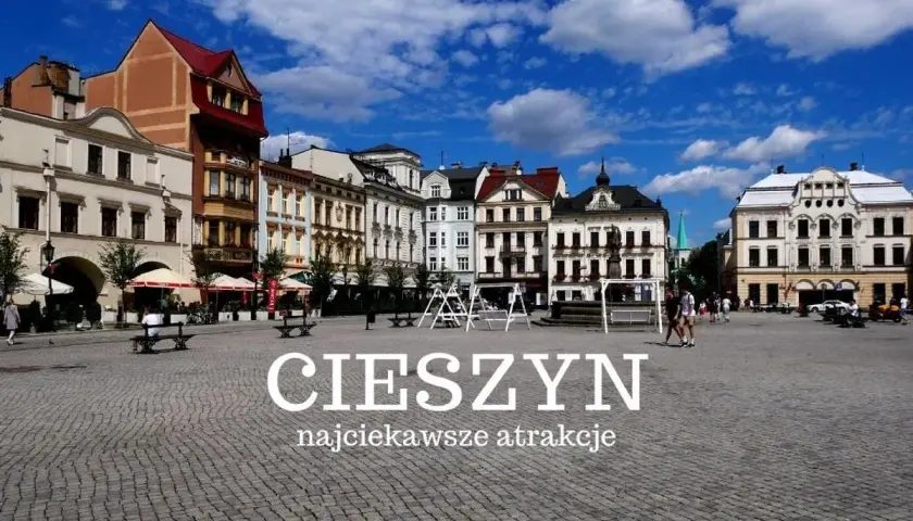 Rynek w Cieszynie z kolorowymi kamienicami i placem zabaw. Odkryj najciekawsze atrakcje tego urokliwego miasta.