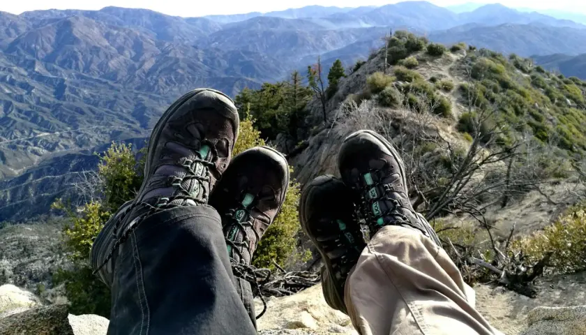 Wygodne buty trekkingowe, idealne na wędrówkę po górach. Zastanawiasz się, jakie buty w Tatry wybrać? Te sprawdzą się świetnie!