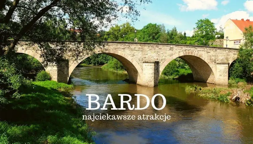 Kamienny most nad rzeką w Bardo, śląskie. Malownicze widoki i ciekawe atrakcje czekają na odkrycie.