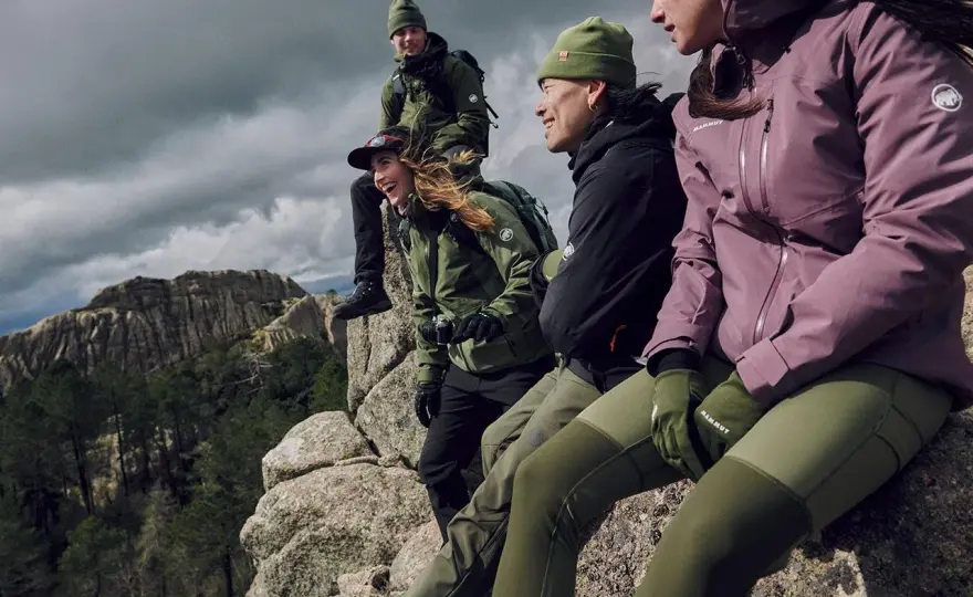 Softshell czy hardshell? Wybierz idealną kurtkę w góry!