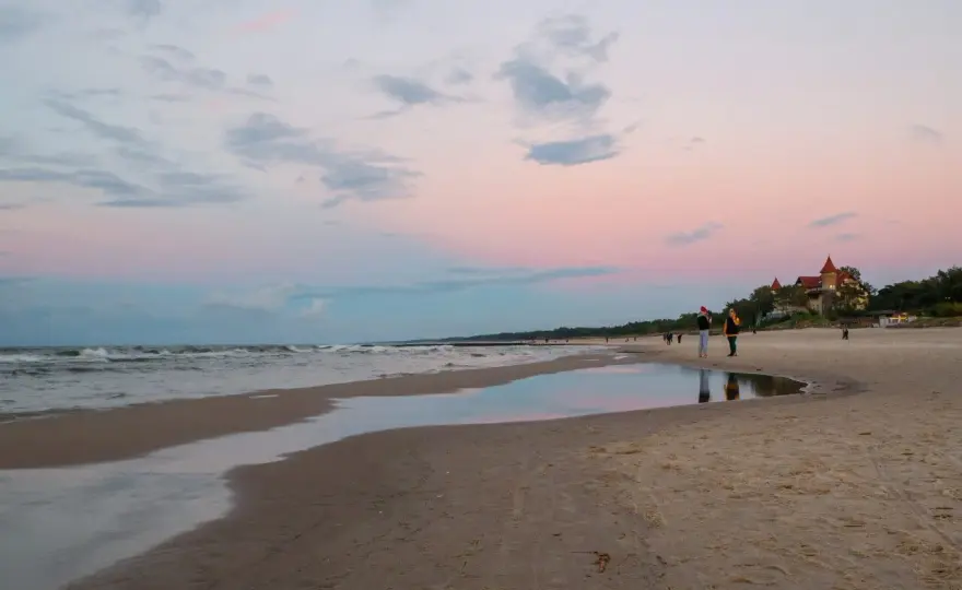 Łeba - Jak połączyć wydmy, plażę i atrakcje pod dachem?