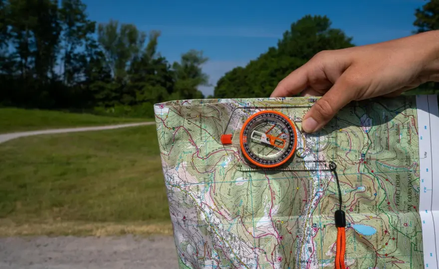 Jak czytać mapę i kompas - Nawigacja w terenie bez błędów