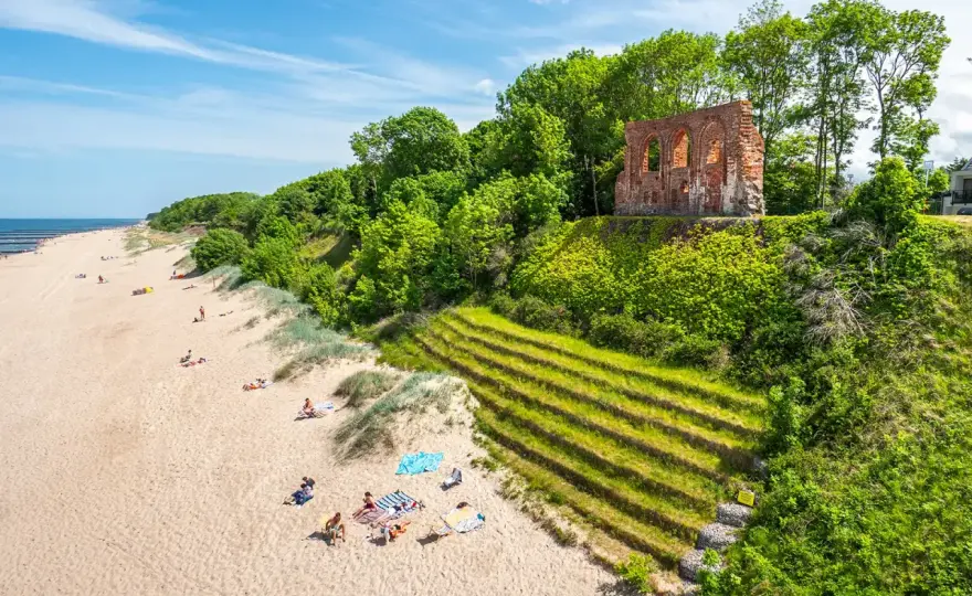 Trzęsacz - Ruiny, klif, plaża: Przewodnik po atrakcjach