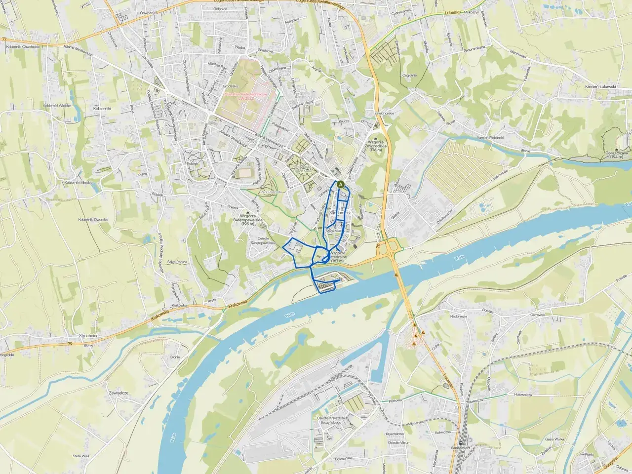 Mapa Sandomierza z zaznaczoną trasą spacerową. Odkryj sandomierz atrakcje, spacerując po malowniczych wzgórzach i uliczkach.