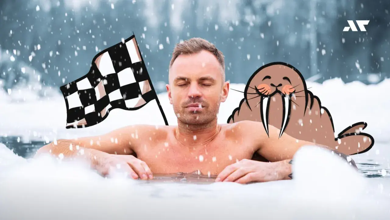 Mężczyzna z zamkniętymi oczami w lodowatej wodzie, obok szachownica i uśmiechnięta foka. To jego pierwsze morsowanie!
