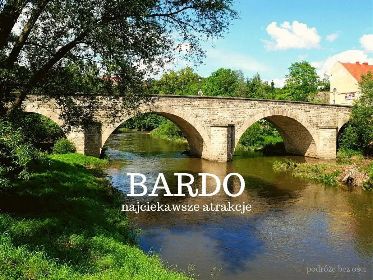 Kamienny most nad rzeką w Bardo, śląskie. Malownicze widoki i ciekawe atrakcje czekają na odkrycie.