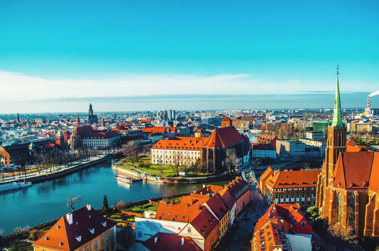Wrocławskie Stare Miasto z Ostrów Tumskim, rzeką i kościołami. Bez wątpienia jedno z najpiękniejszych miast w Polsce.