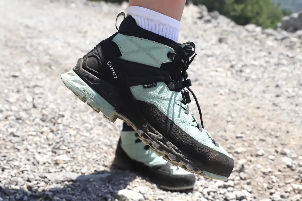 Buty podejściowe AKU z membraną Gore-Tex, idealne na górskie szlaki.